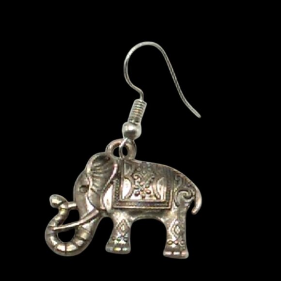 Vintage-inspired Silver-tone Elephant Earrings with Matching Elephant Pendant - Picture 6 of 16
